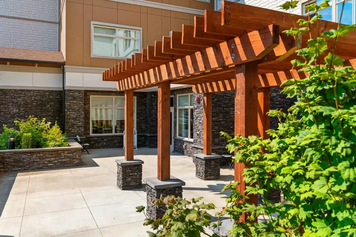 the courtyard and outdoor shaded area of the Cedar River Healthcare Center
